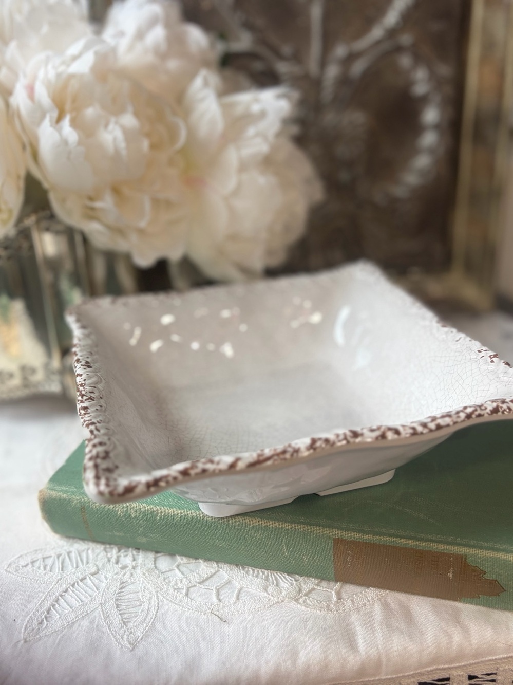 Kim Seybert white square melamine bowl